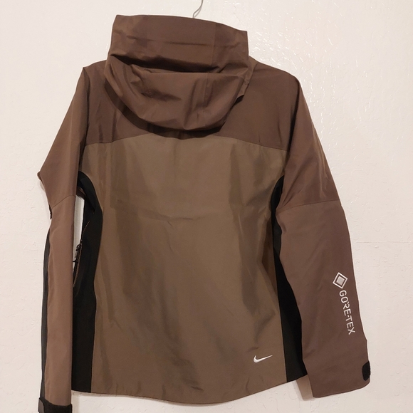 Nike ACG Storm-Fit ADV GORE-TEX "Misery Ridge" Women's Jacket. - Picture 2 of 9